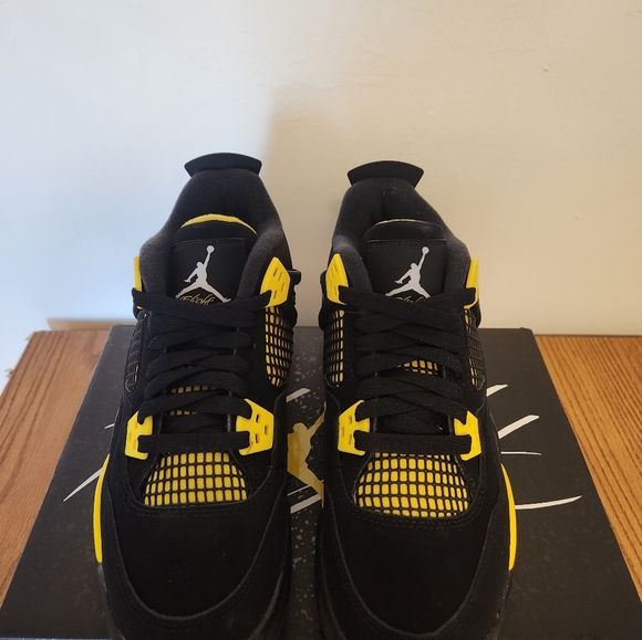 Air Jordan 4 Retro Thunder sz 5y - Picture 2 of 7